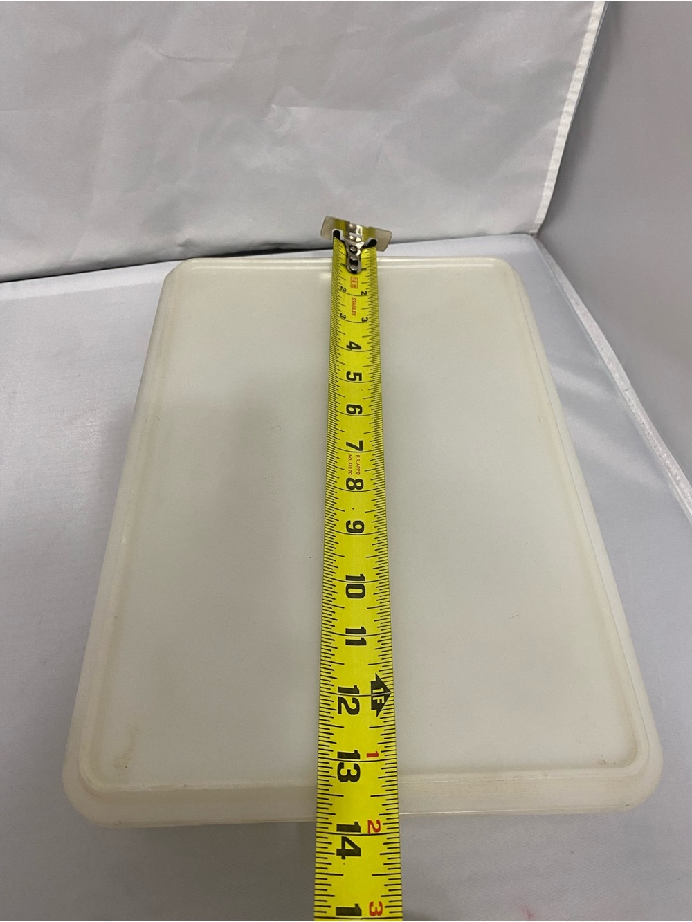 Tupperware White Rectangular Food Storage Container with Lid - Picture 8 of 12